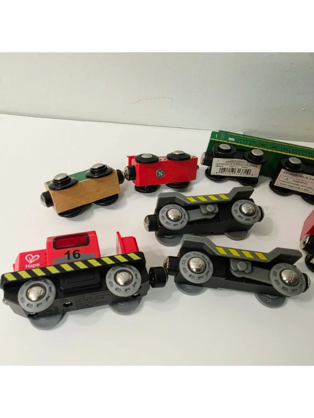 9 Mix Maison Joseph Battat Hape Magnetic Wooden Plastic Train Cars